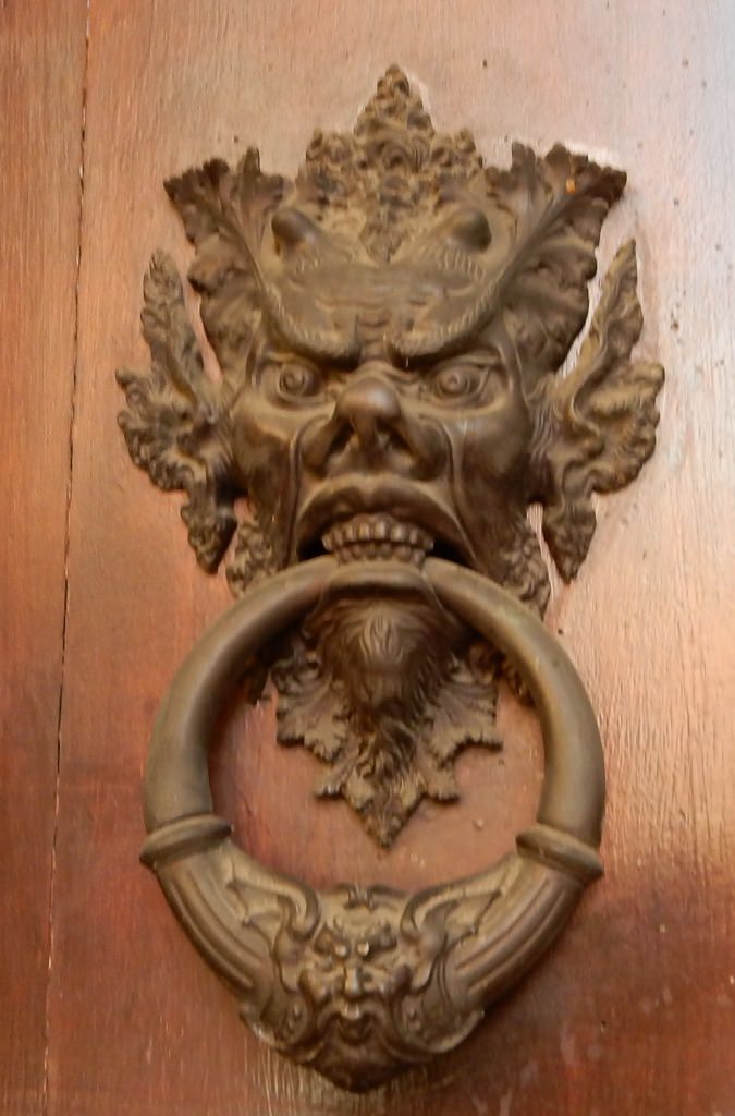 Toothy Knocker