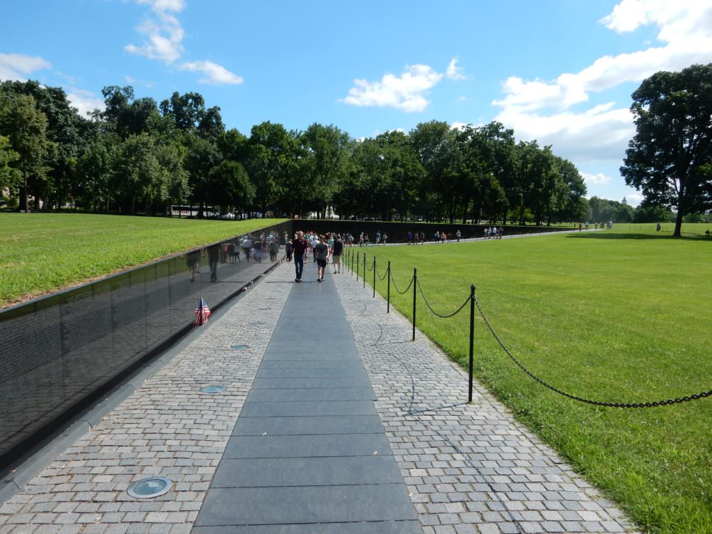 Long expanse of the Vietnam Wall