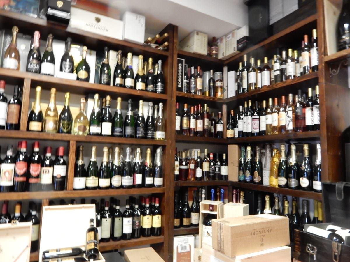 Siena wine store